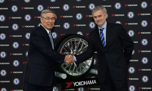 Yokohama-sponsor-del-Chelsea-il-mister-Jose-Mourinho md